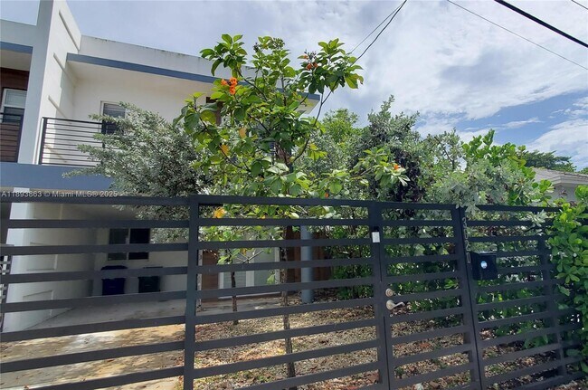 Primary Photo - 3620 Thomas Ave