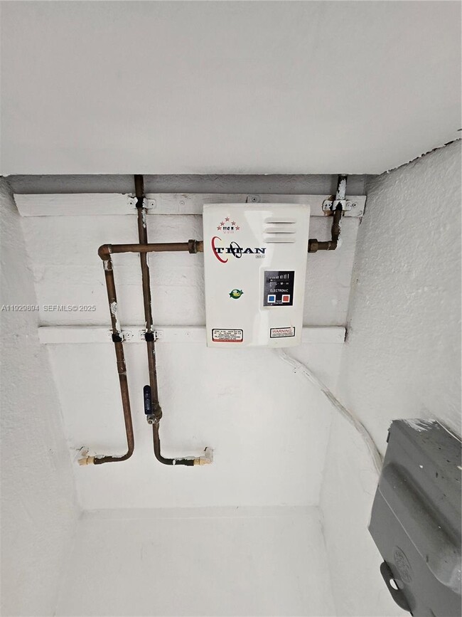 Building Photo - 535 NW 7th St