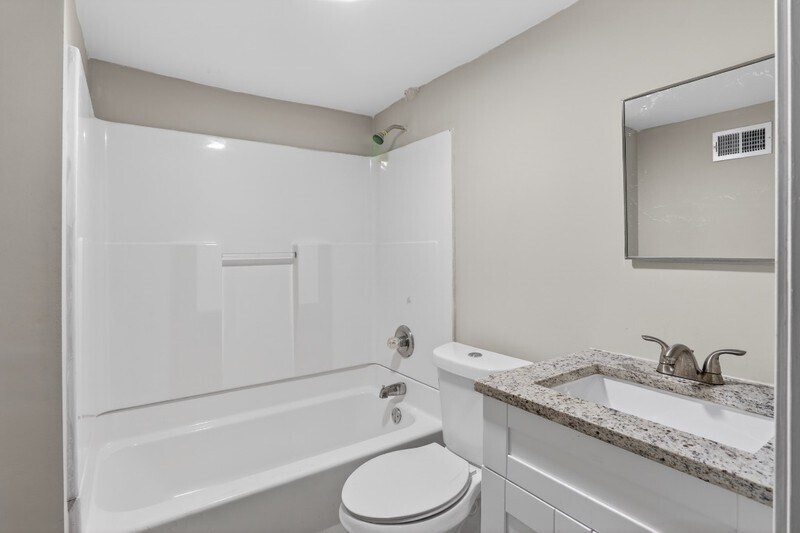 Building Photo - 586 Oakside Dr SW