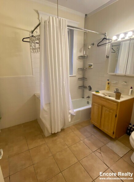 Building Photo - 75 Longwood Ave