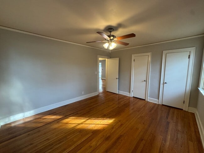 Building Photo - Adorable Home