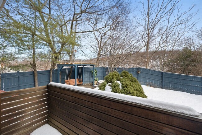 Building Photo - 330 Cambridge St