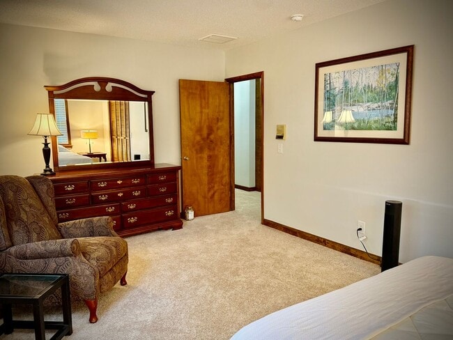 Building Photo - SHORT TERM AVAILABLE [Shandon]