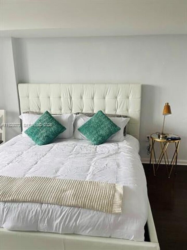 Building Photo - 10275 Collins Ave