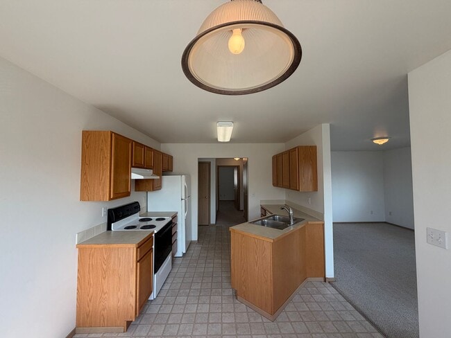 Building Photo - 595 Eastmont Ave