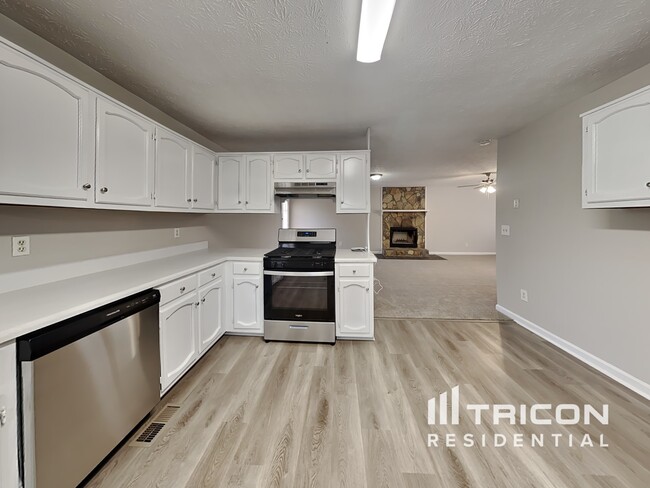 Building Photo - 220 Cypress Cir