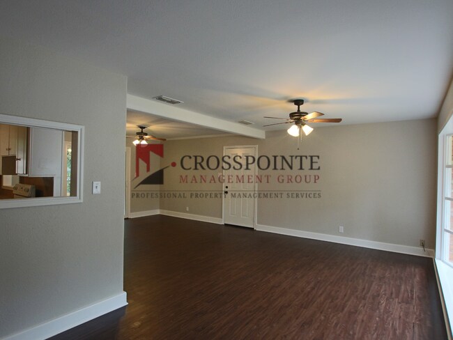 Building Photo - 3701 Appletree Ln