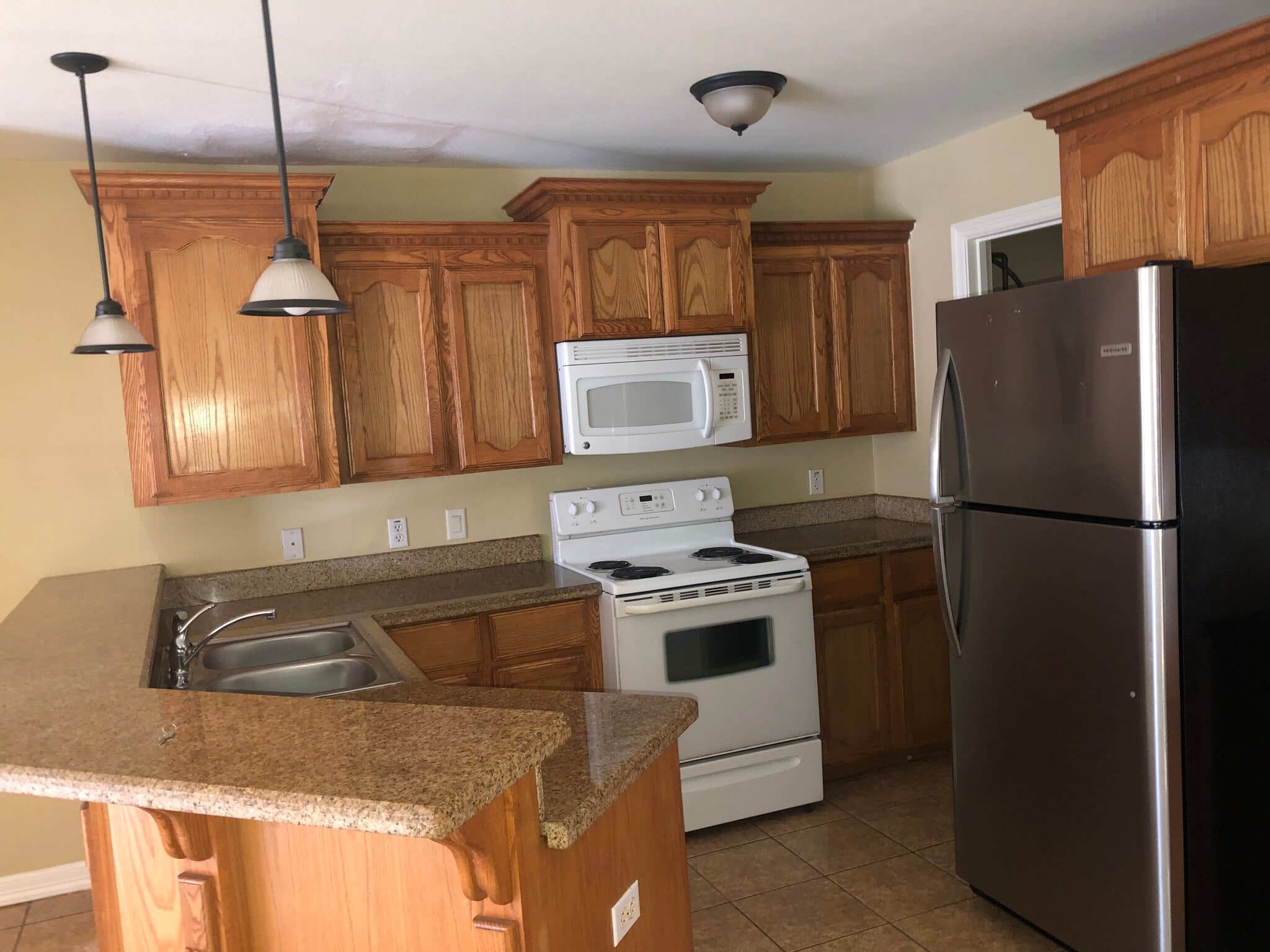 kitchen area - 1204 West Kiwi