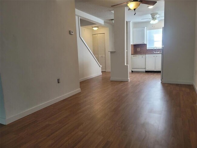 Building Photo - 805 W Oakland Park Blvd