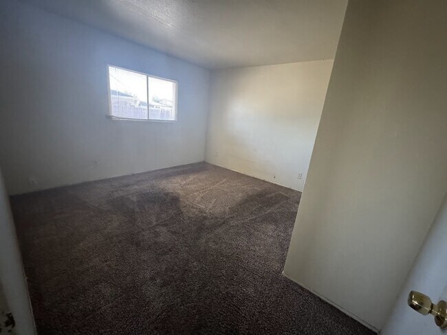 Building Photo - 7747 W Weldon Ave