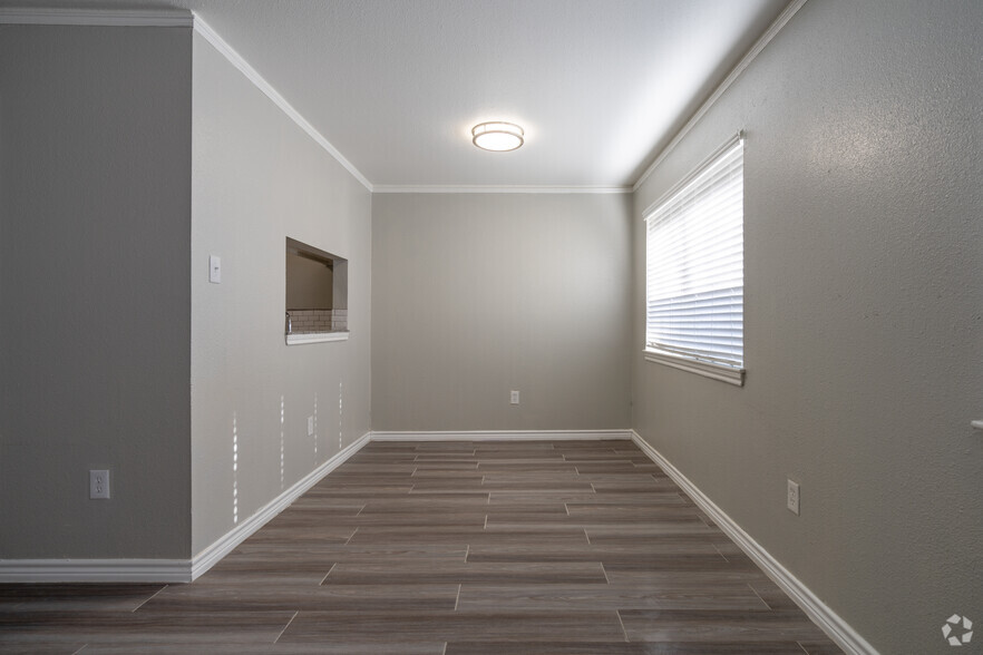 Dining Area - Third Street Apartments