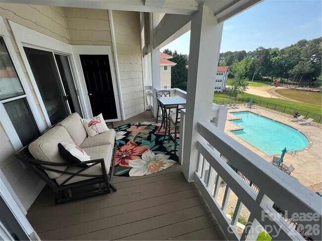 Building Photo - 17919 Kings Point Dr