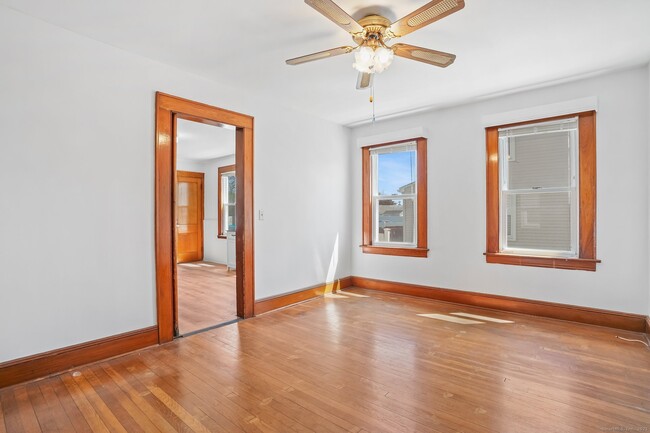 Building Photo - 108 Barnum Ter