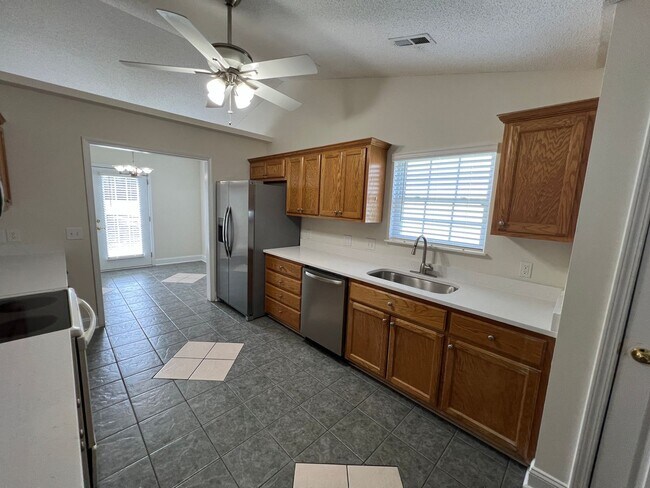 Building Photo - 154 Regency Dr