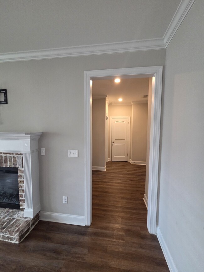 Building Photo - 2105 Thornbury Cove