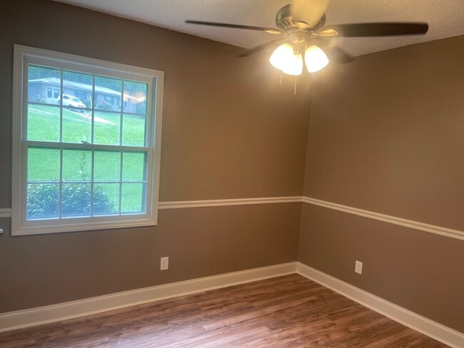 Building Photo - 1207 Cherokee Dr