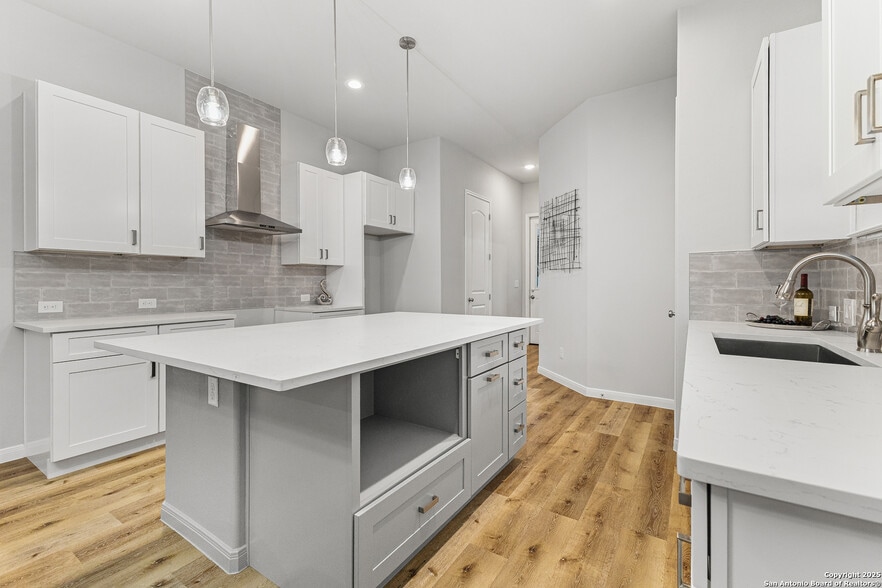 Kitchen - 505 Linden Ave