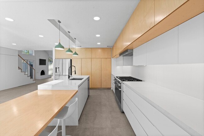 Building Photo - 2703 Crossvine Cir