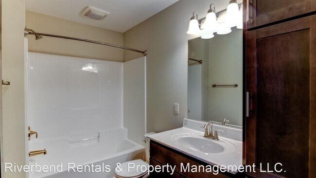 Building Photo - 318 Elm St