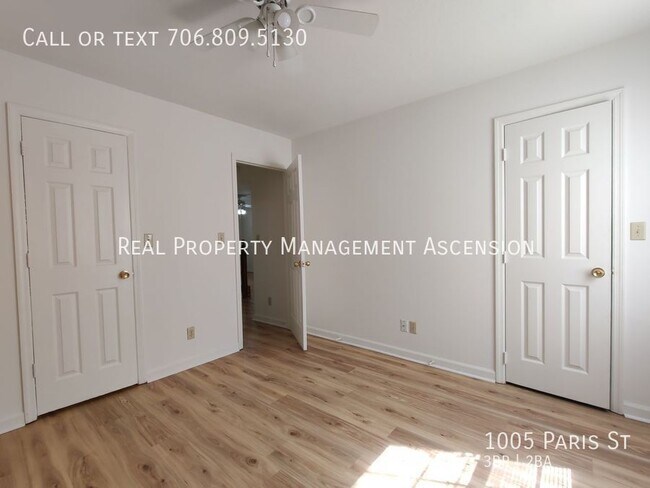 Building Photo - 1005 Paris St