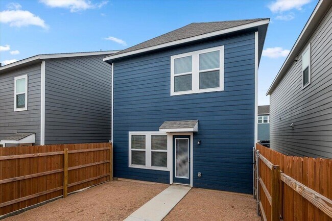 Building Photo - 5900 Whisper Crk Dr