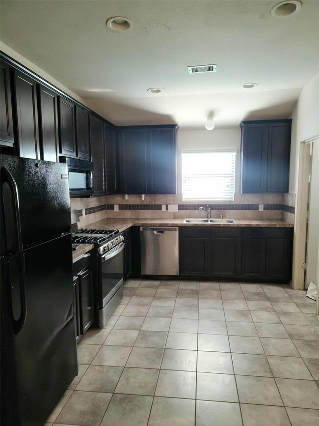 Building Photo - 803 Lovebug Ln