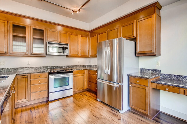 Building Photo - 7800 Plaza Condominiums ~ Mercer Island