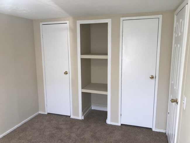 Building Photo - 295 E Wright St