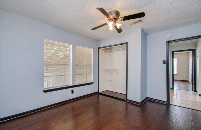 Building Photo - 5319 Bell St