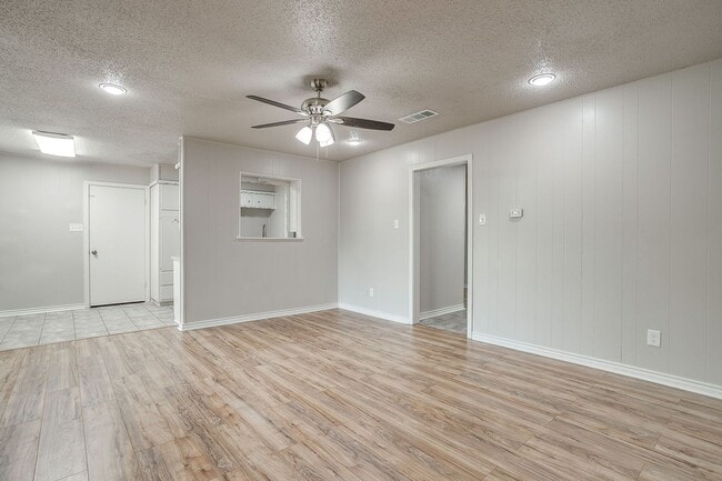 Building Photo - Move In Special - 1/2 off 1st months rent