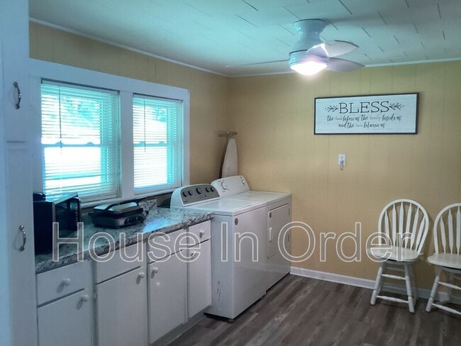 Building Photo - 431 White Oak Rd
