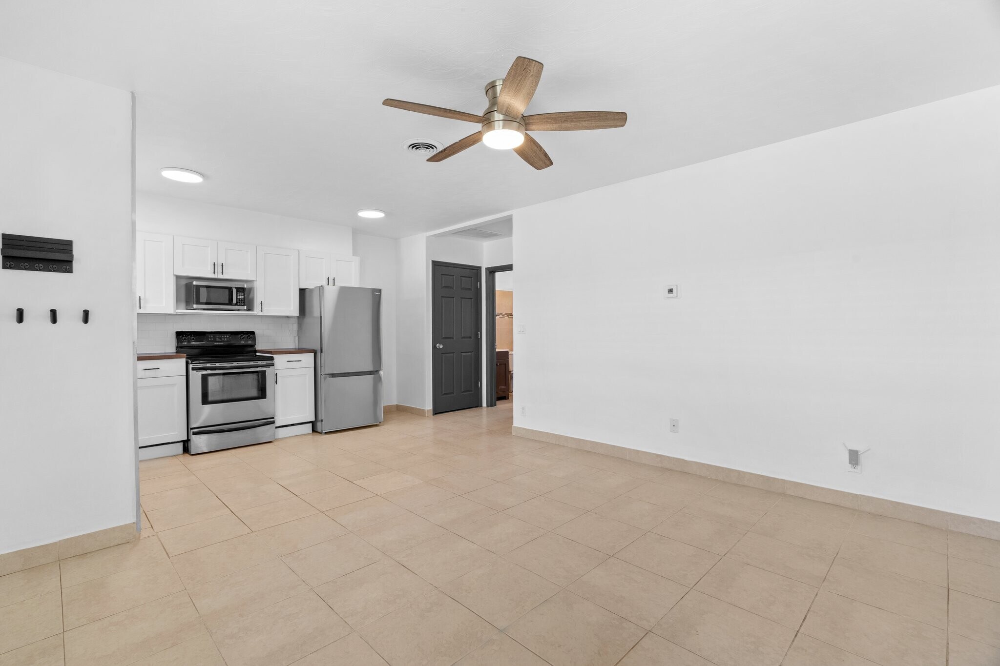 Building Photo - 2235 Coolidge St