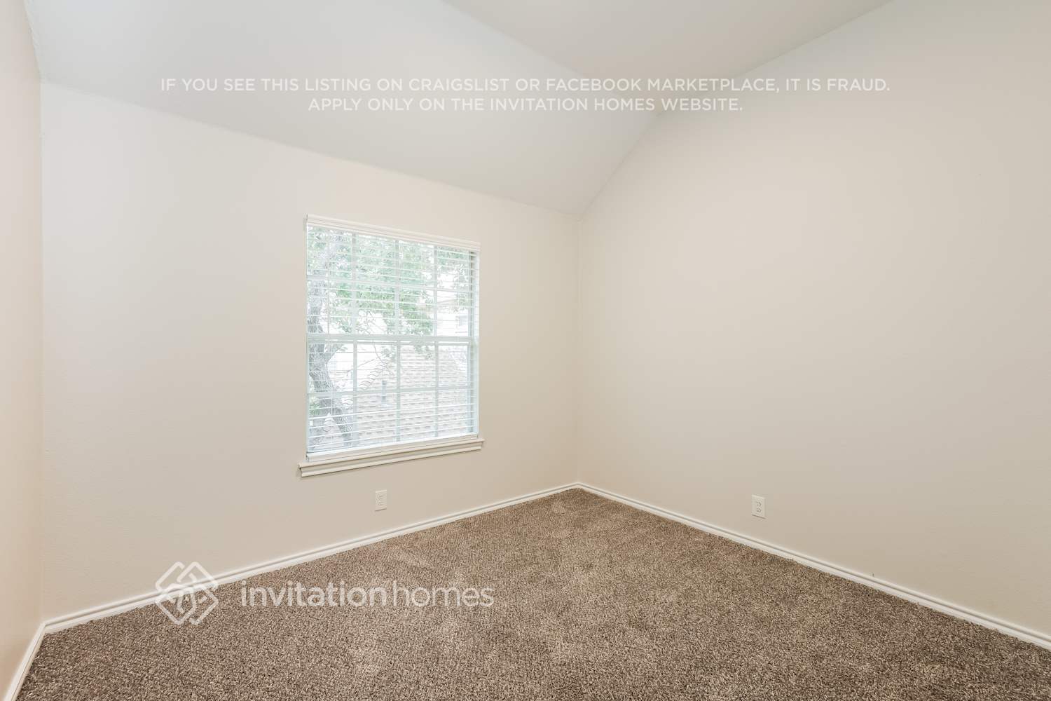 Building Photo - 14618 Snip