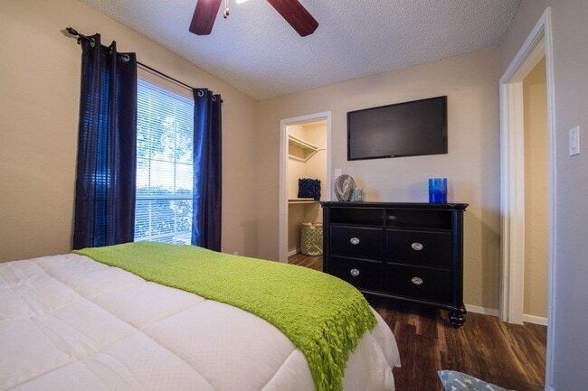 Building Photo - 6808 S I-35 Frontage Rd