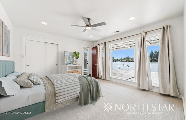 Building Photo - Newly renovated stunning lakefront home.