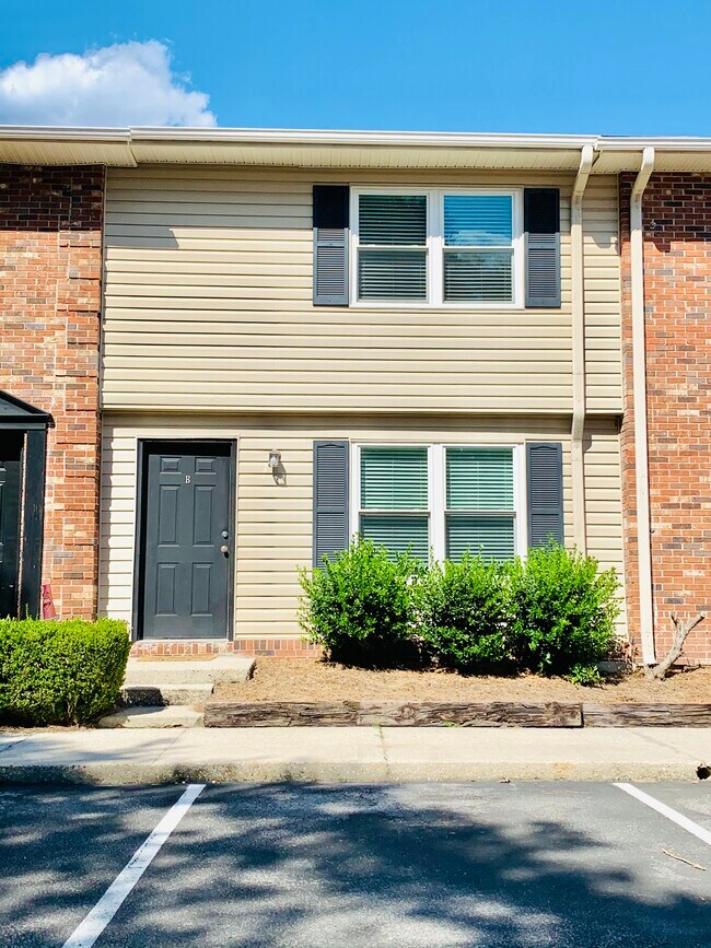 Building Photo - 415 Parkdale Dr