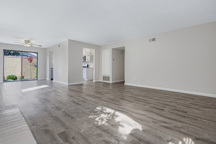 Building Photo - 3005 Jeffrey Dr