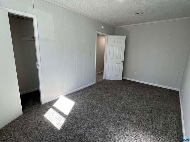 Building Photo - 1307 King St