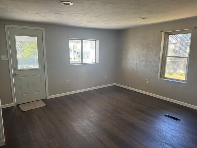 Building Photo - Cute 1 bedroom house Rochester
