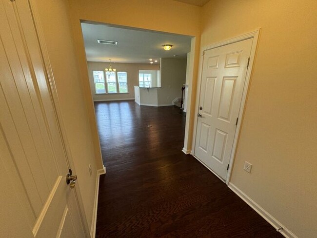 Building Photo - Charming Townhome in Prime Durham Location