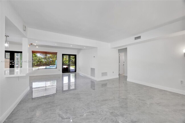 Building Photo - 6611 SW 63rd Ave