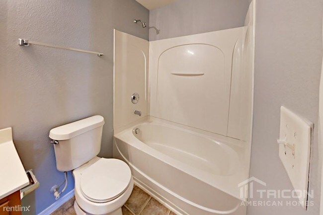 Building Photo - 956 Willow Creek Dr