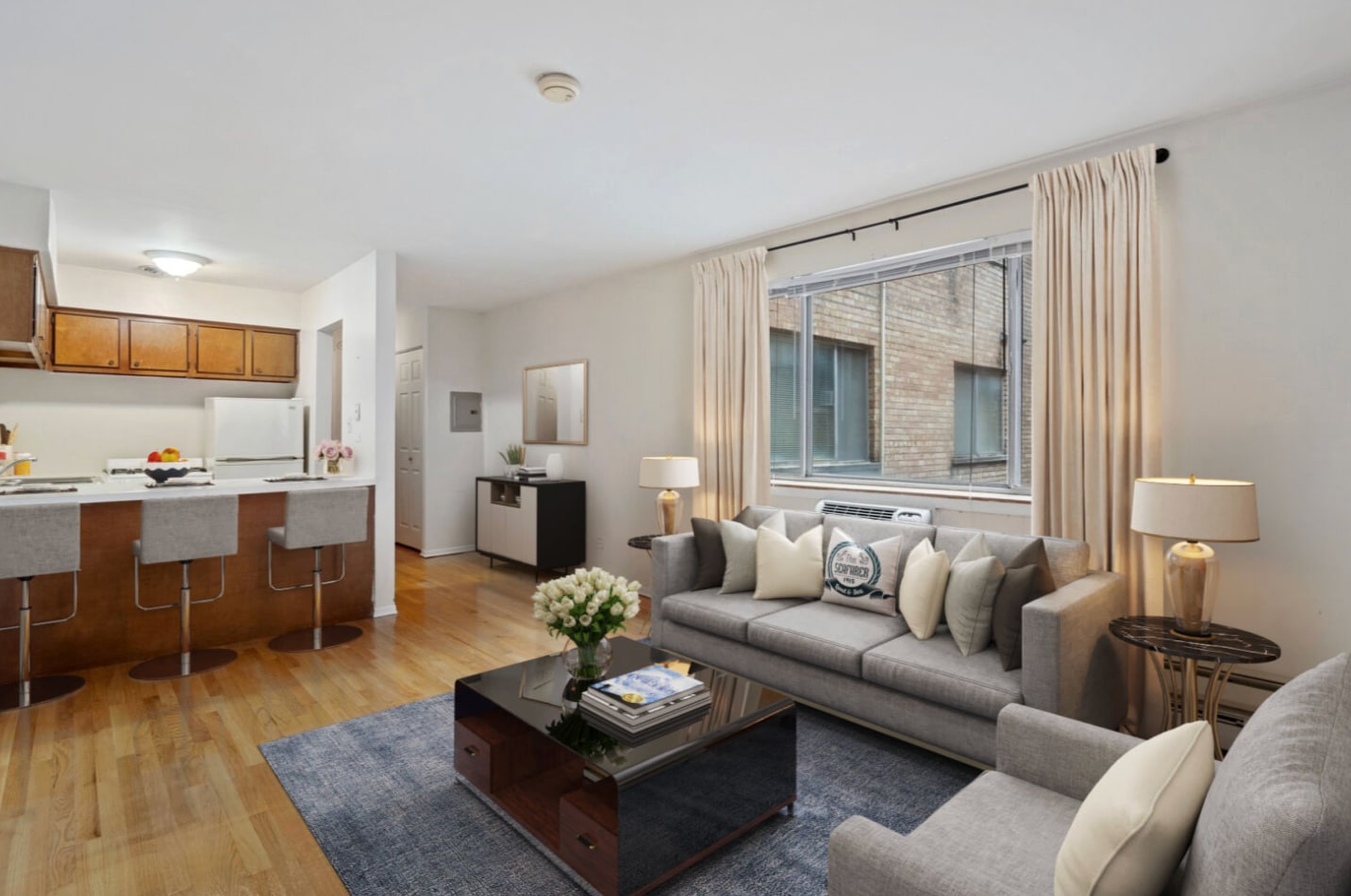 Building Photo - 665 W Wrightwood Ave