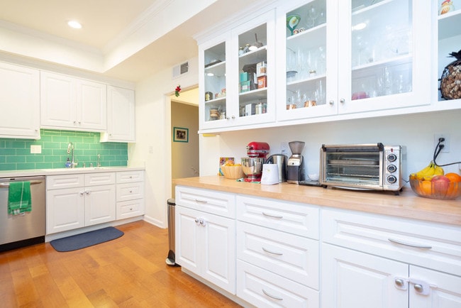 Building Photo - 1049 16th St