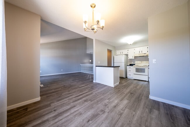 Building Photo - 4108 S Meadowlark Rd