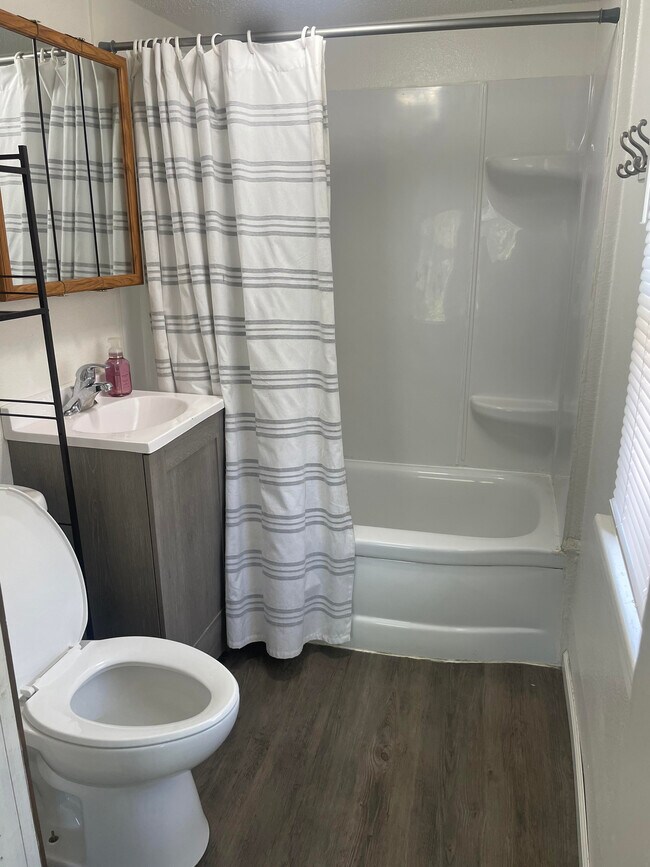 Building Photo - 560 8th Ave N