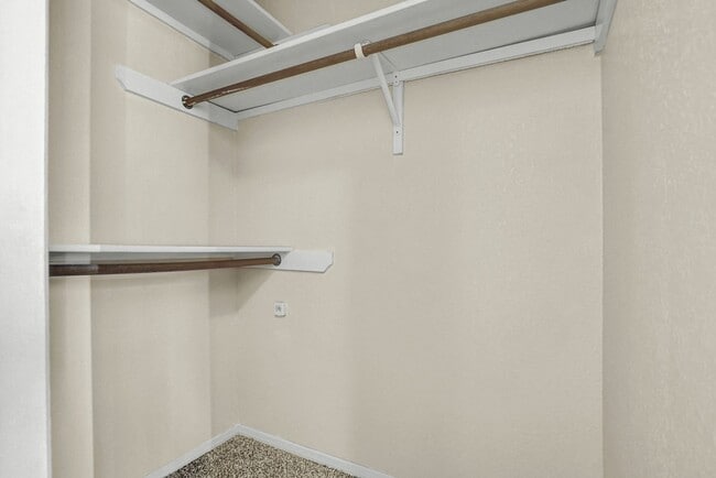 Building Photo - Eastside 2 Bedroom 2 Bath