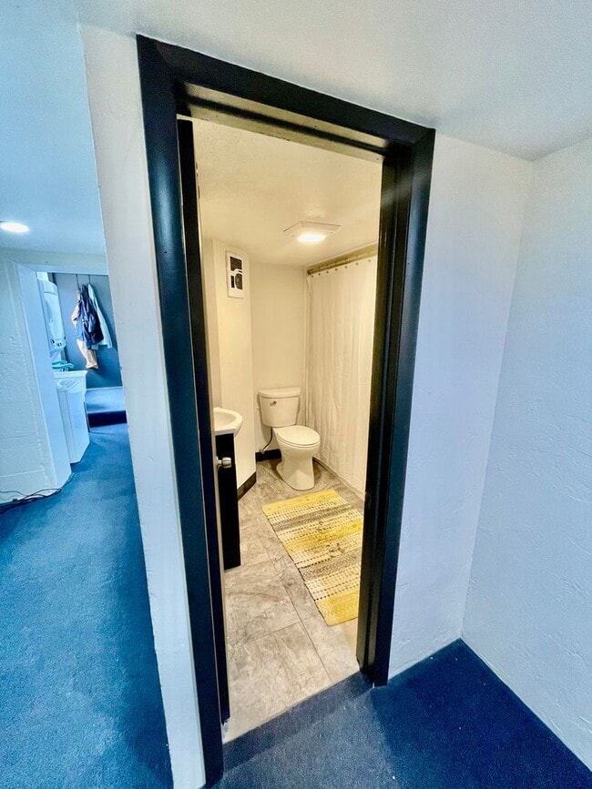 Building Photo - Main St! Storage and Parking! 20 minute dr...