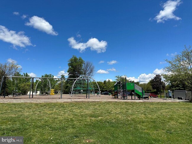 Building Photo - 43395 Briar Creek Terrace