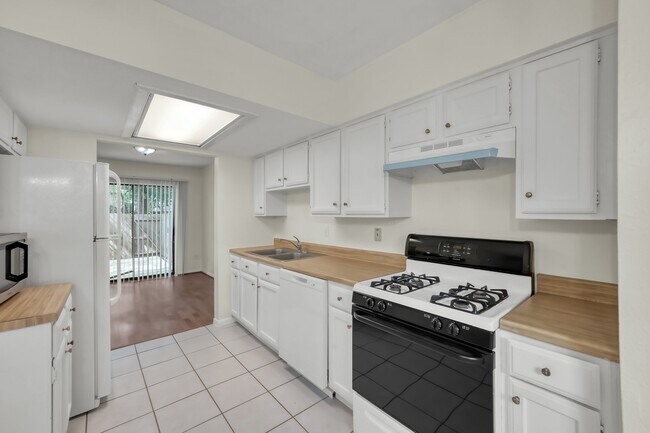 Building Photo - 26 Willowwood Cir